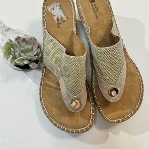 NWOT White Mountain Bandana Women's Thong Jute Wedge Sandal Gold Glitter Size 10